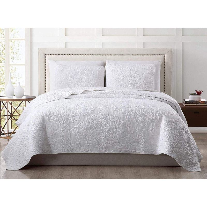Medallion Embroidered Lightweight Cooling Quilt Set, King Quilt + 2 King Shams, White