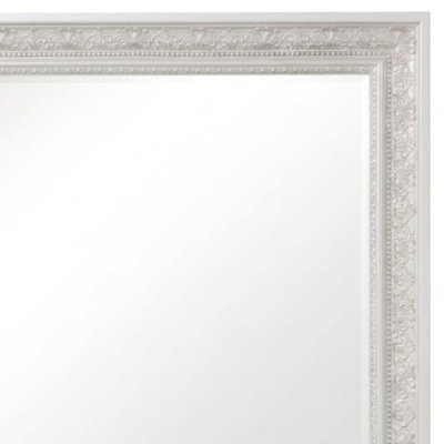 Miroir rectangulaire traditionnel encadré en bois Lella White, 112 cm (L) x 102 cm (H)