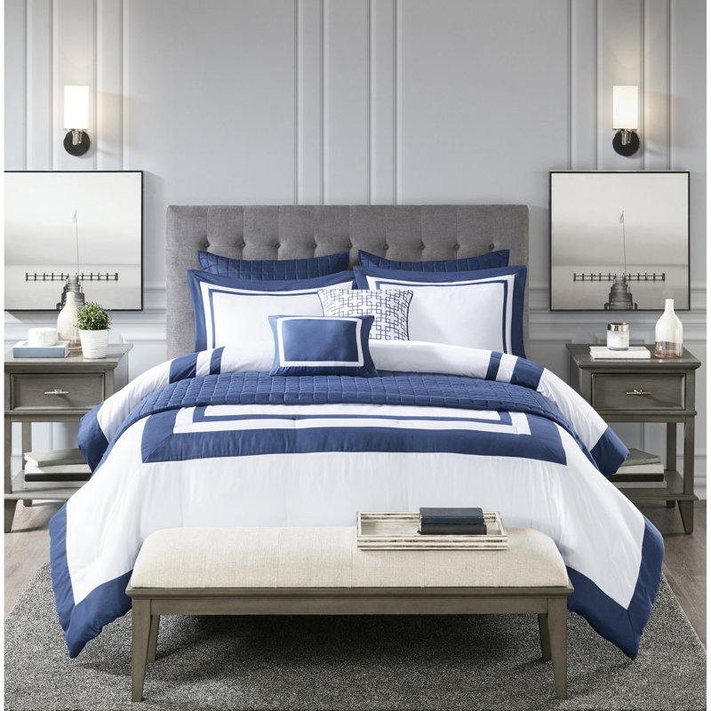 Ensemble de literie 8 pièces très grand / très grand bleu marine - édredon et courtepointe de luxe avec détails brodés et rembourrage en microfibre douce