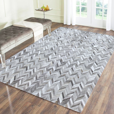 Tapis géométrique moderne en peau de vache gris et beige