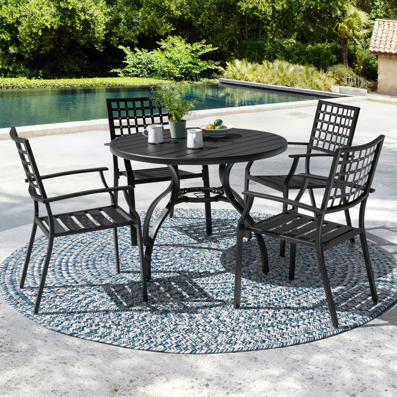 Ensemble de salle à manger d'extérieur en métal 5 pièces avec trou pour parasol et chaises empilables