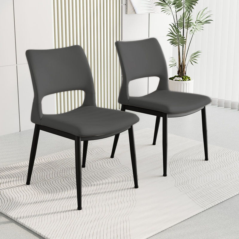 Chaises de salle à manger confortables et élégantes en cuir de polyuréthane gris pour 2 environnements variés avec coutures exquises