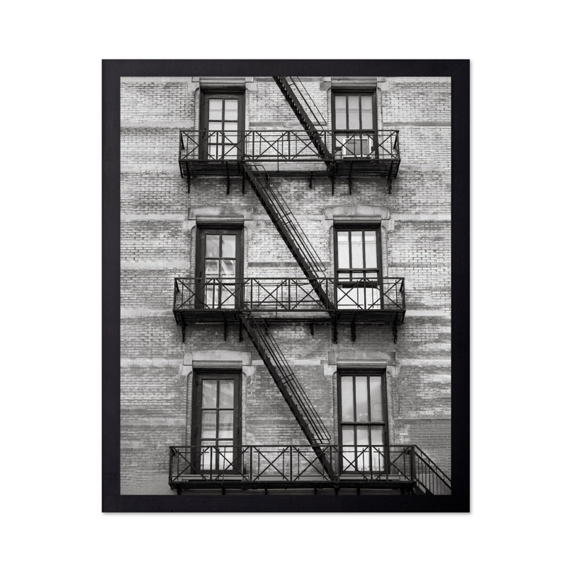 Escalier sur le bâtiment de Manhattan, Black Framed, Poster, 18"H x 24"W