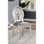 De 2 chaises d'appoint de salle à manger en tissu argenté, de style transitionnel avec des détails de carreaux de miroir et un dossier en trou de serrure