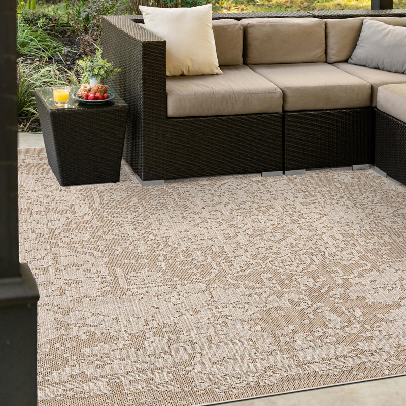 Indoor/Outdoor Traditional Area Rug, Square 7'10"