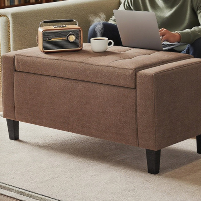Repose-pieds de rangement classique en lin avec une utilisation polyvalente et beaucoup d'espace, parfait pour les maisons modernes et confortables.