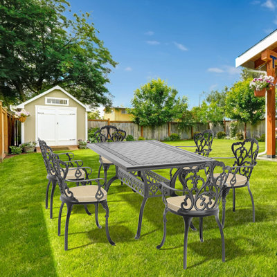 Ensemble de meubles de patio en aluminium coulé avec cadre noir et coussins de siège blanc cassé