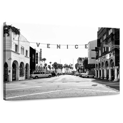 Nicci Black California - Venice Pacific Avenue