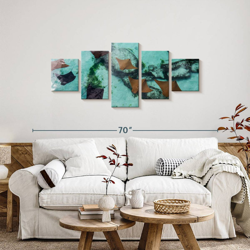 Famille de raies sous l'eau, 24" H x 55" W