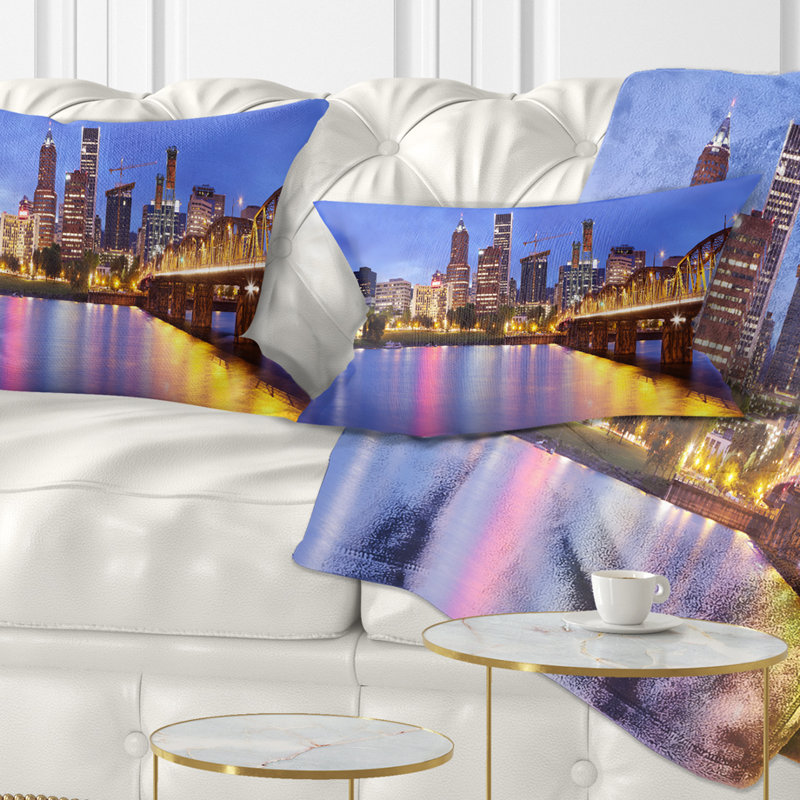 Coussin lombaire cityscape à travers le willamette river