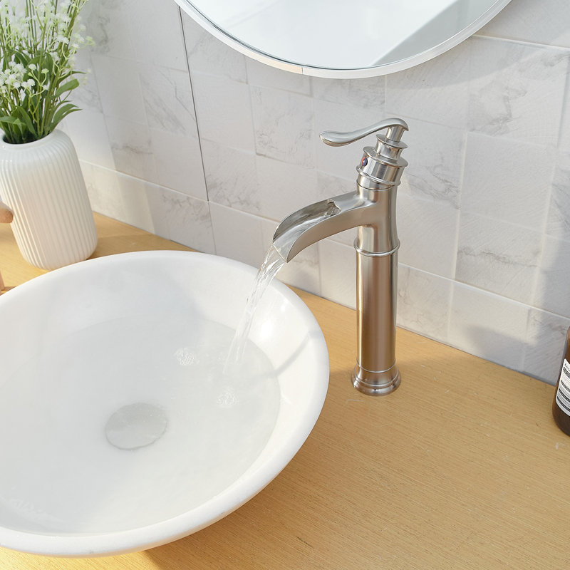 Robinet pour lavabo de salle de bain à poignée simple et monocommande en nickel brossé SoftStream