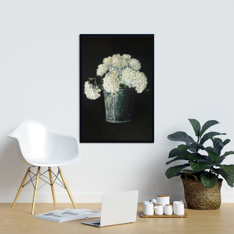 " White Hydrangea Flowers "