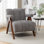 Fauteuil Draedyn rembourré avec pieds en bois massif