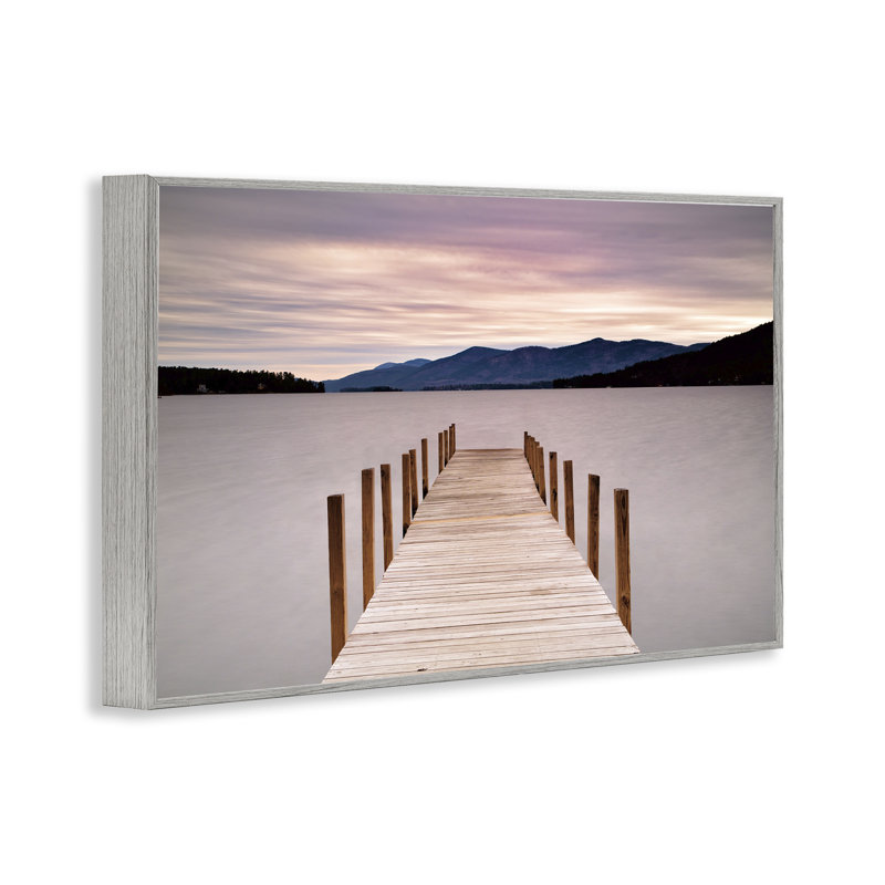 «Morning View Over Dock», estampe numérique, conception de Michael Iacobellis, H 12 po x l 18 po, Estampe numérique Farmhouse