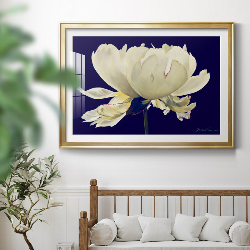 Aglow I - Impression de cadre photo sur papier, Encadrement doré, H 26,5 po x l 36,5 po x P 1,5 po