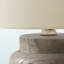 Lampe de table Mara standard en résine taupe et abat-jour ivoire, H 16,87 po x l 9,25 po x P 9,25 po