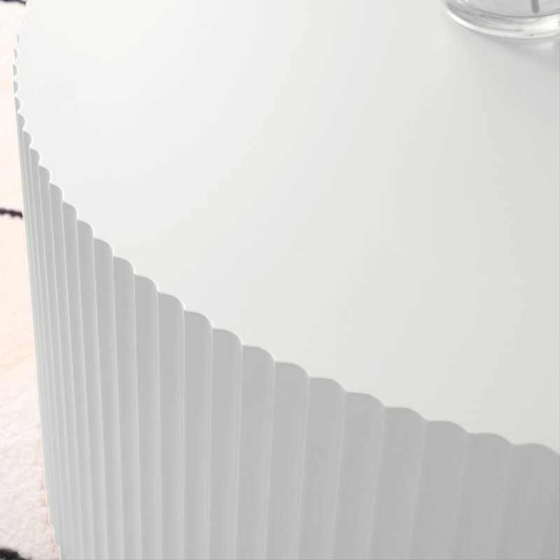 Table basse à rayures élégantes et minimalistes Bloxson, H 13,78 po x l 35,43 po x P 35,43 po, Blanc