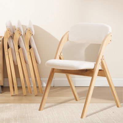 Chaises de bistro pliantes élégamment conçues avec des dossiers en bois et des sièges rembourrés moelleux - parfaites pour les cuisines, les mariages et les pique-niques