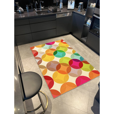 Tapis décoratif multicolore à motifs géométriques et rectangulaires