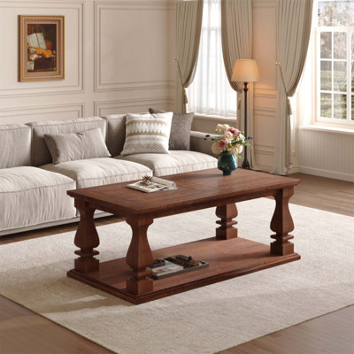 Table basse de style campagnard rustique 47,24 po - plateau en planches lourdes, pieds de balustre carrés et tablette de rangement inférieure, aucun assemblage requis