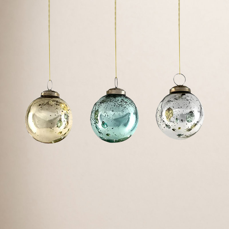 Ornement en forme de boule solide The Holiday Aisle®, H 2,5 po x l 2,5 po x P 2,5 po, Bleu