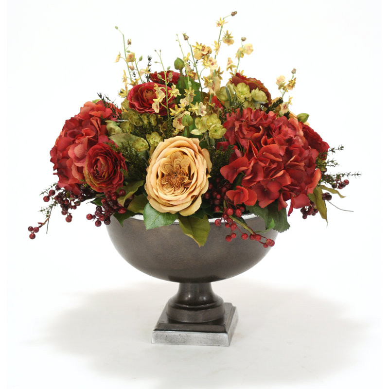Mélange d'hortensias et de roses d'automne Hampton