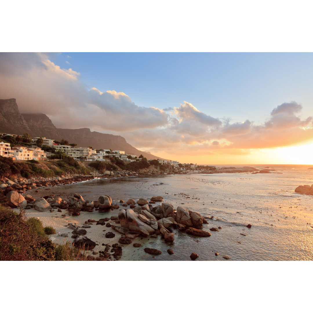 Camps Bay Sonnenuntergang von Terrababy - Leinwandbild auf Leinwand