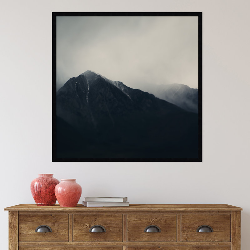 «After the Storm» par Laura Evans - reproduction de photo sur papier encadrée, H 33 po x l 33 po, Noir