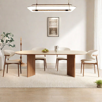 Ensemble de table à manger et de chaises durables.
