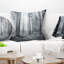 Coussin de forêt noir et brouillard-29600642-29600639