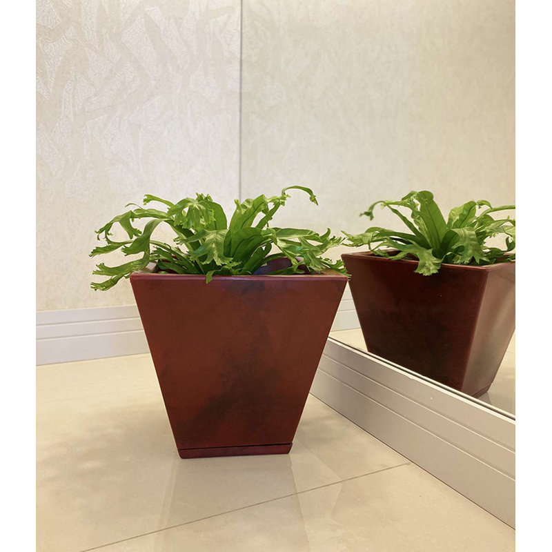 Pot à fleurs en résine Zurique, Rouge, H 13,39 po x l 13,78 po x 13,78 po