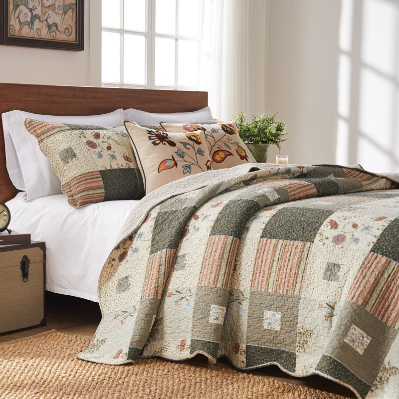 Greenland Home Fasihons Multicolor 5-Piece Queen Size Bonus Set, 90x90 Inch, Queen Quilt + 2 Standard Shams + 2 Throw Pillows