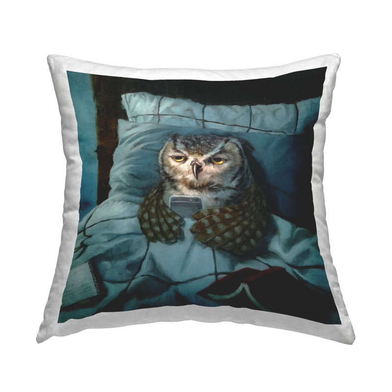 Coussin décoratif imprimé animal de nuit «Night Owl On Bed In Bed» par Lucia Heffernan