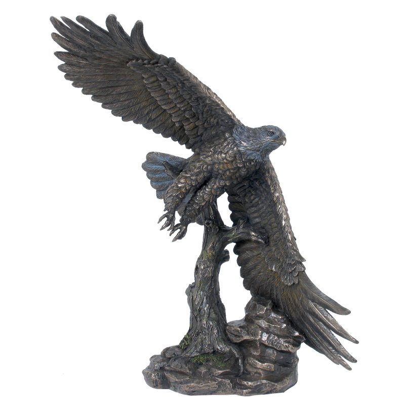 Distin Statue