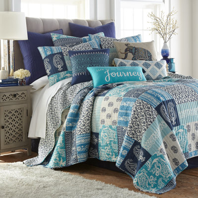 Chandra Twin Quilt Set