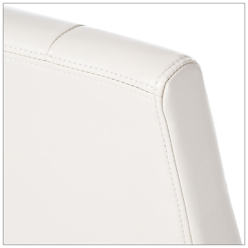 Chaise de salle à manger CARTER 5-TUFT KD avec capitonnage élégant et cuir ivoire lisse, parfaite pour les salles à manger modernes