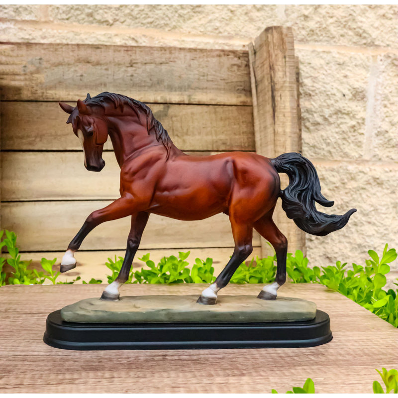 Figurine cheval de châtaignier brun Western