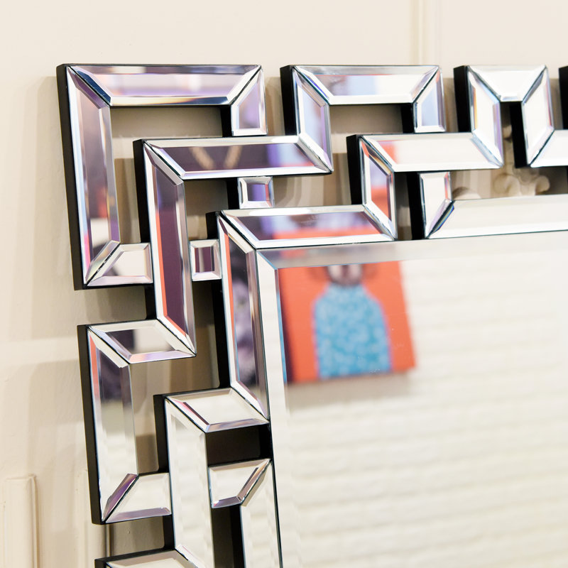 Miroir mural élégant à géométrie biseautée Poyner