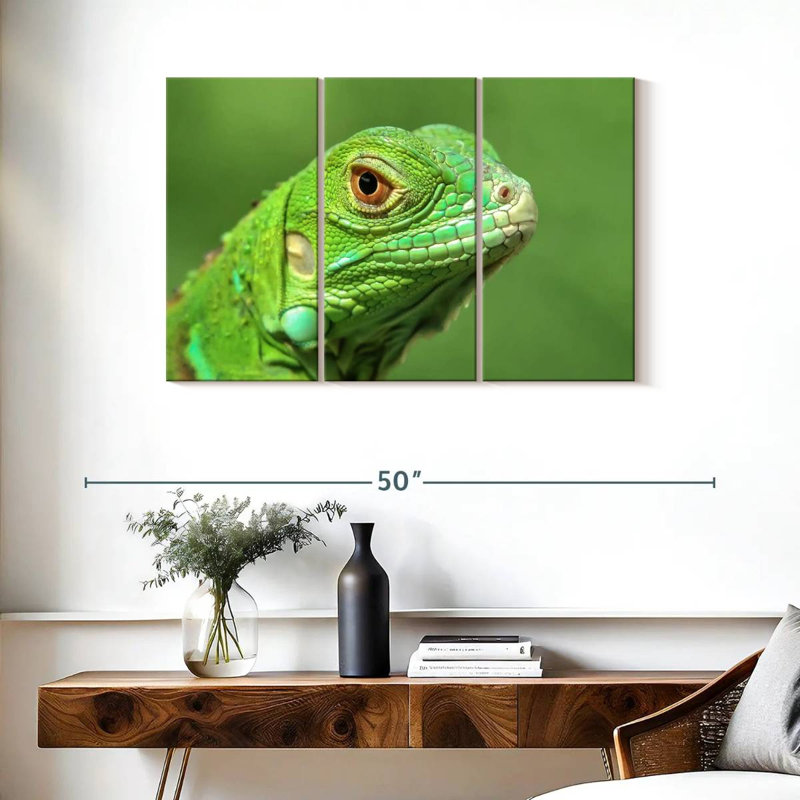 Green Lizard Closeup, 24" H x 38" W