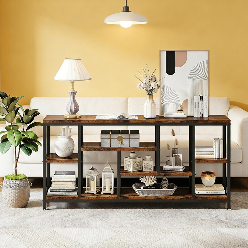 Table d'appoint attrayante, canapé rustique, console