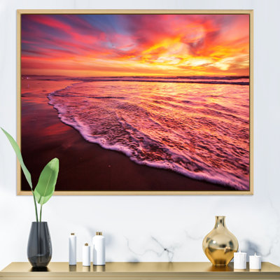 Coucher de soleil rose foncé et jaune au-dessus de l'océan - reproduction sur toile