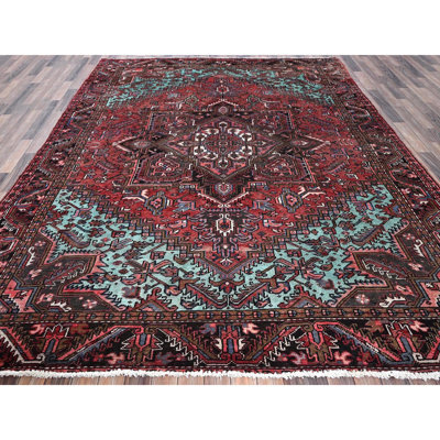 Tapis oriental rose 8 pi 4 po x 10 pi 3 po Heriz persan rétro avec motif à médaillon géométrique, 100% laine, noué à la main, usure uniforme, mince, bon état, côtés et extrémités sécurisés professionnellement, tapis oriental