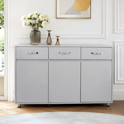 Table d'appoint polyvalente à trois portes pour plusieurs pièces, offrant beaucoup de rangement et un design élégant pour une maison sophistiquée.