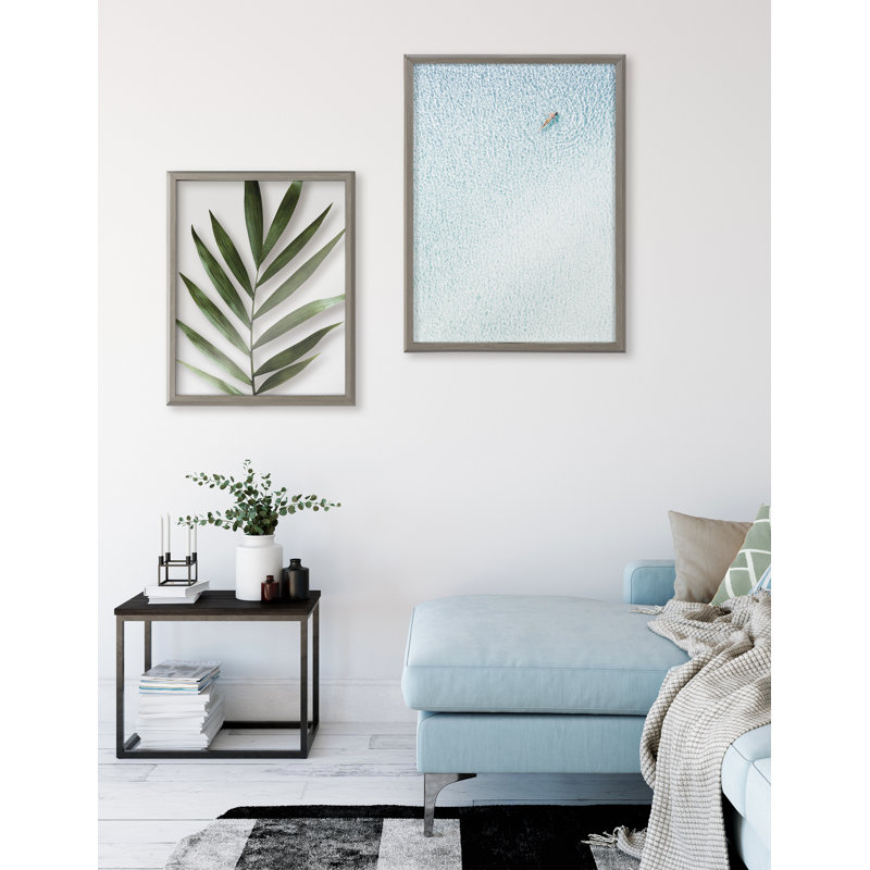 «Woman Floating» par Amy Peterson, art mural en verre encadré