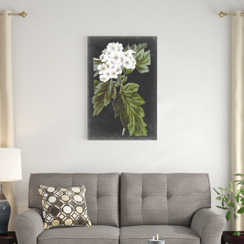 «Dramatic White Flowers IV» par Vision Studio - impression sur toile tendue, H 36 po x l 24 po