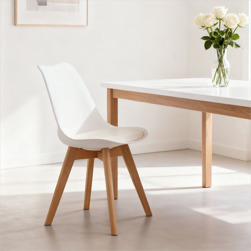 Ensemble de 4 chaises d'appoint blanches en similicuir blanc avec pieds en bois
