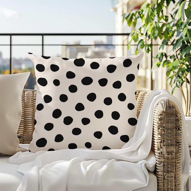 Oreiller carré réversible intérieur / extérieur Tobe Minimalist, H 17 po x l 17 po, Blanc cassé / noir