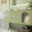 Simple armoire de salle de bain verte.