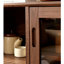 commode de rangement rétro en noyer-477750789