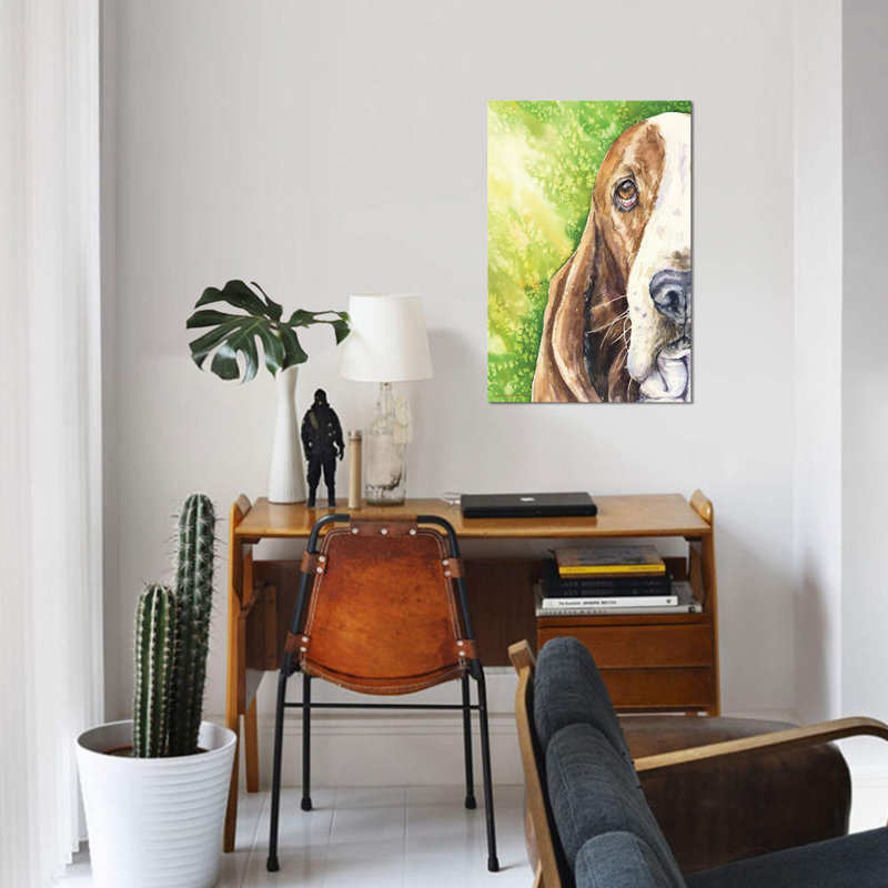 «Basset on Green» par George Dyachenko - impression sur toile tendue, H 12 po x l 8 po x P 0,75 po, Toile tendue